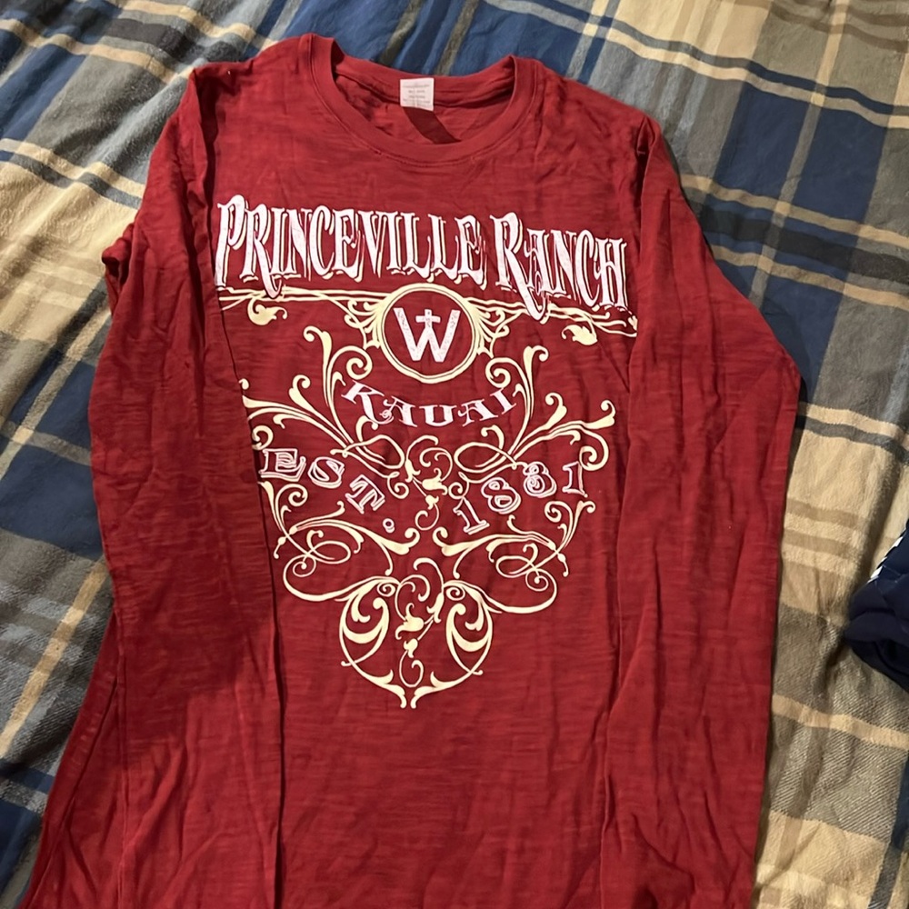 Women’s medium long sleeve shirt in excellent condition
